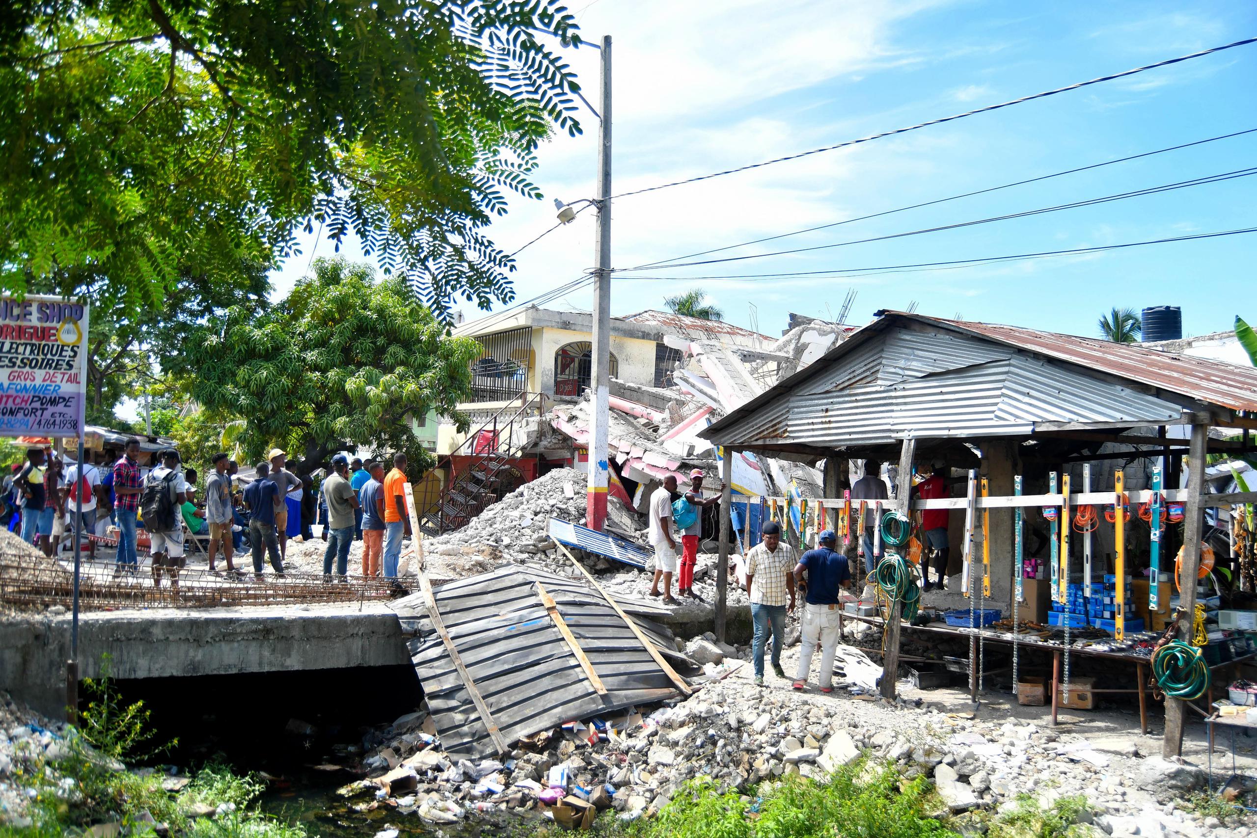 El primer ministro de Haití, Ariel Henry, afirmó este martes que “ha llegado el momento de la recuperación y la reconstrucción” y prometió que “nada ni nadie” le distraerá de su voluntad de atender a los necesitados.