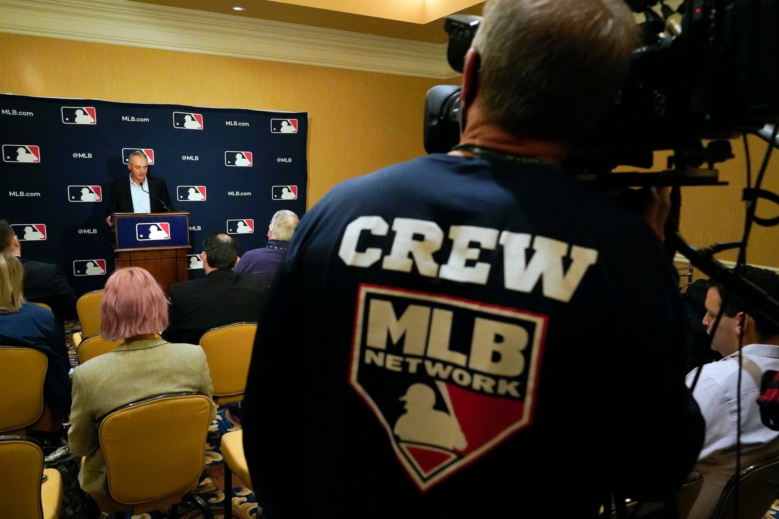 El comisionado de Major League Baseball, Rob Manfred, se dirigió el jueves a la prensa en su primeras declaraciones públicas desde inicios de diciembre, cuando los propietarios impusieron un cierre patronal.