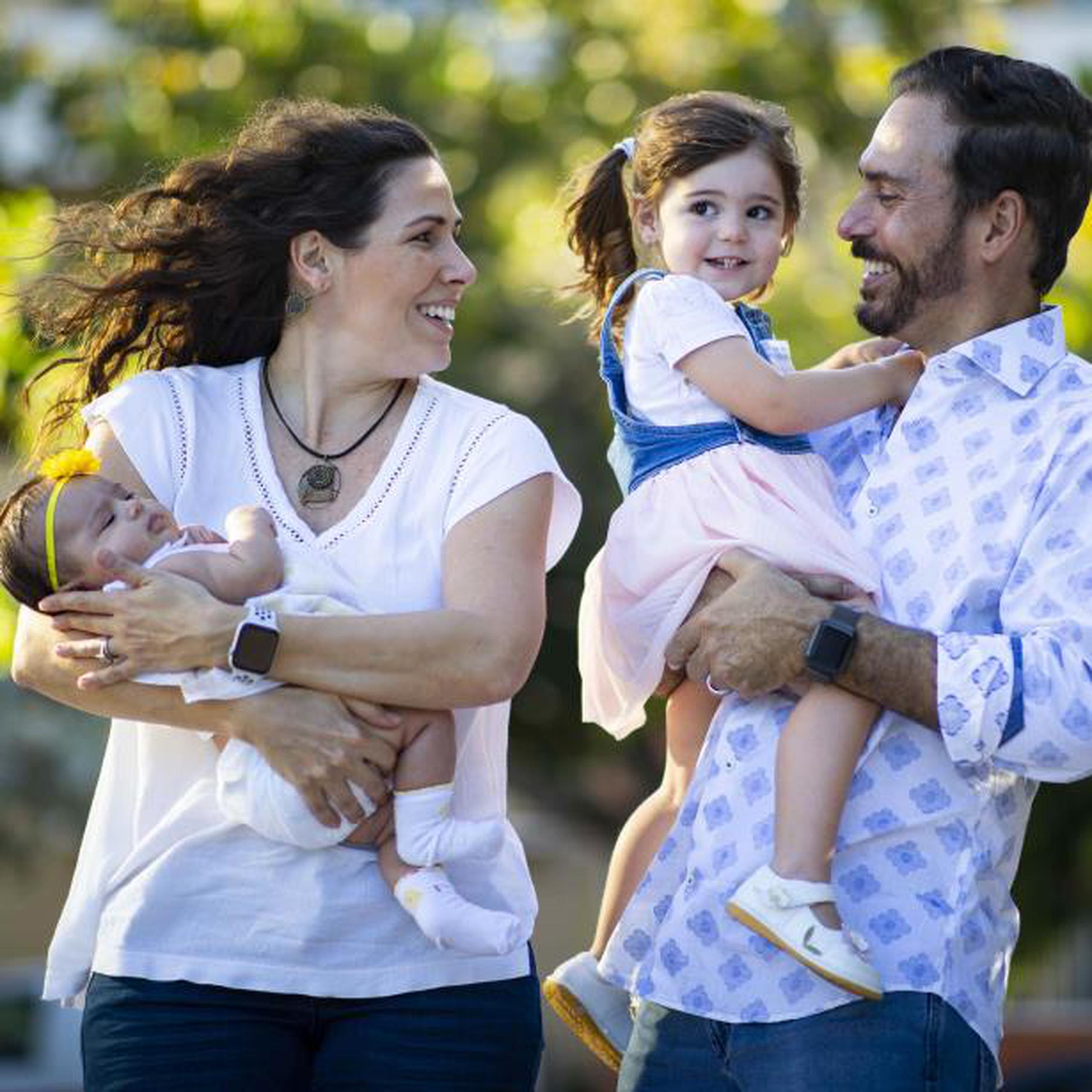 Alfonsina Molinari y Jorge Castro comparten sus vivencias tras la llegada de su segunda hija Elena Isabel.  (tonito.zayas@gfrmedia.com)