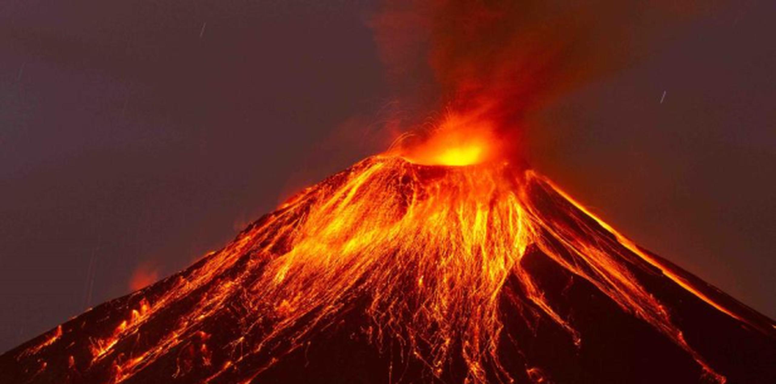 A inicios de la semana el Instituto había advertido que en los Andes centrales el volcán Tungurahua estaba días de una erupción. (EFE / José Jácome)