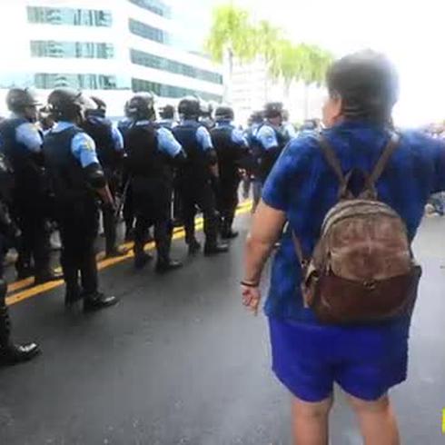 Se caldean los ánimos entre manifestantes y Policía