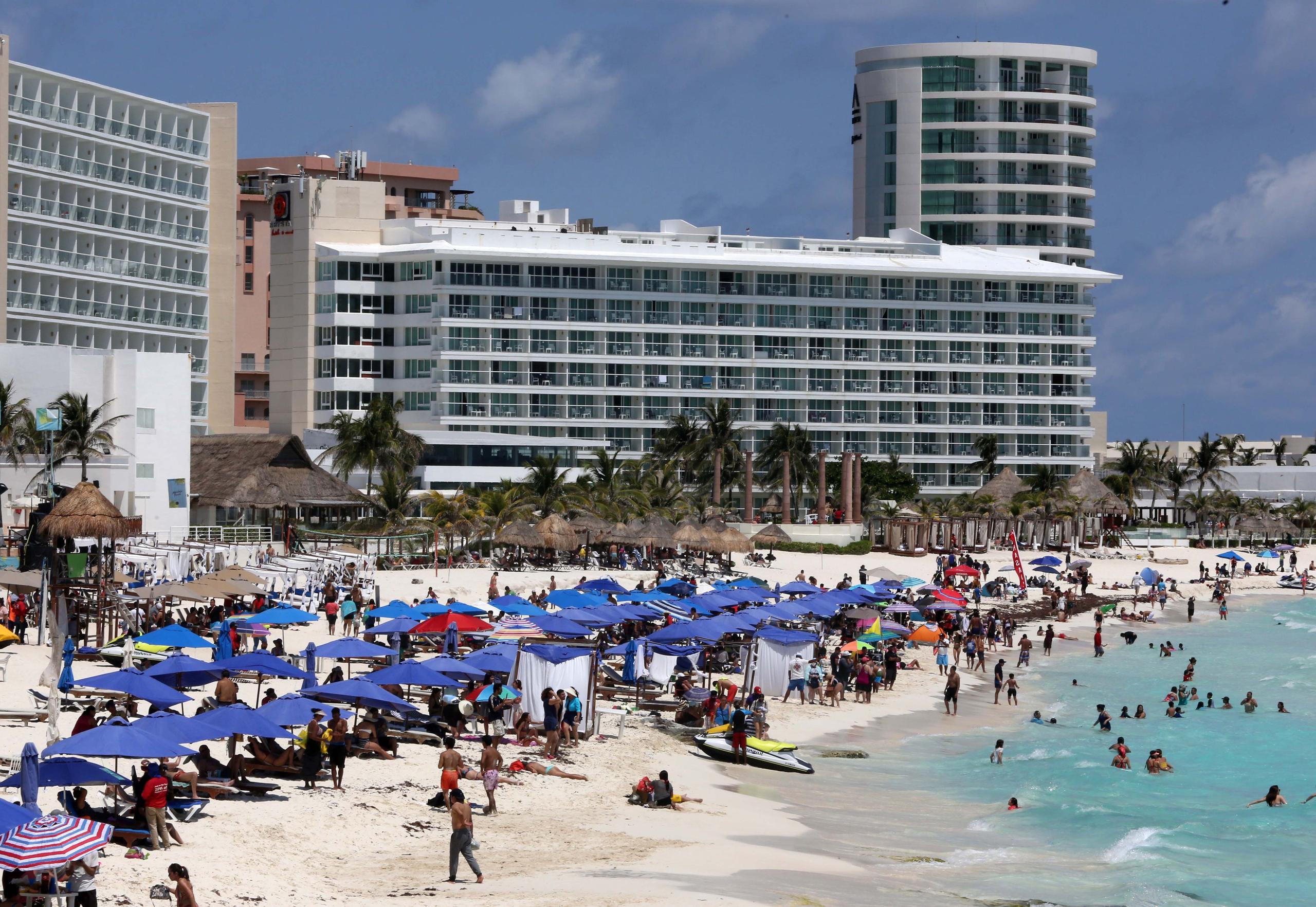 La violencia en Quintana Roo, donde están los complejos turísticos de Cancún, Playa Del Carmen y Tulum, ha disminuido algo desde los altos niveles de 2018 y 2019, cuando subieron los asesinatos.