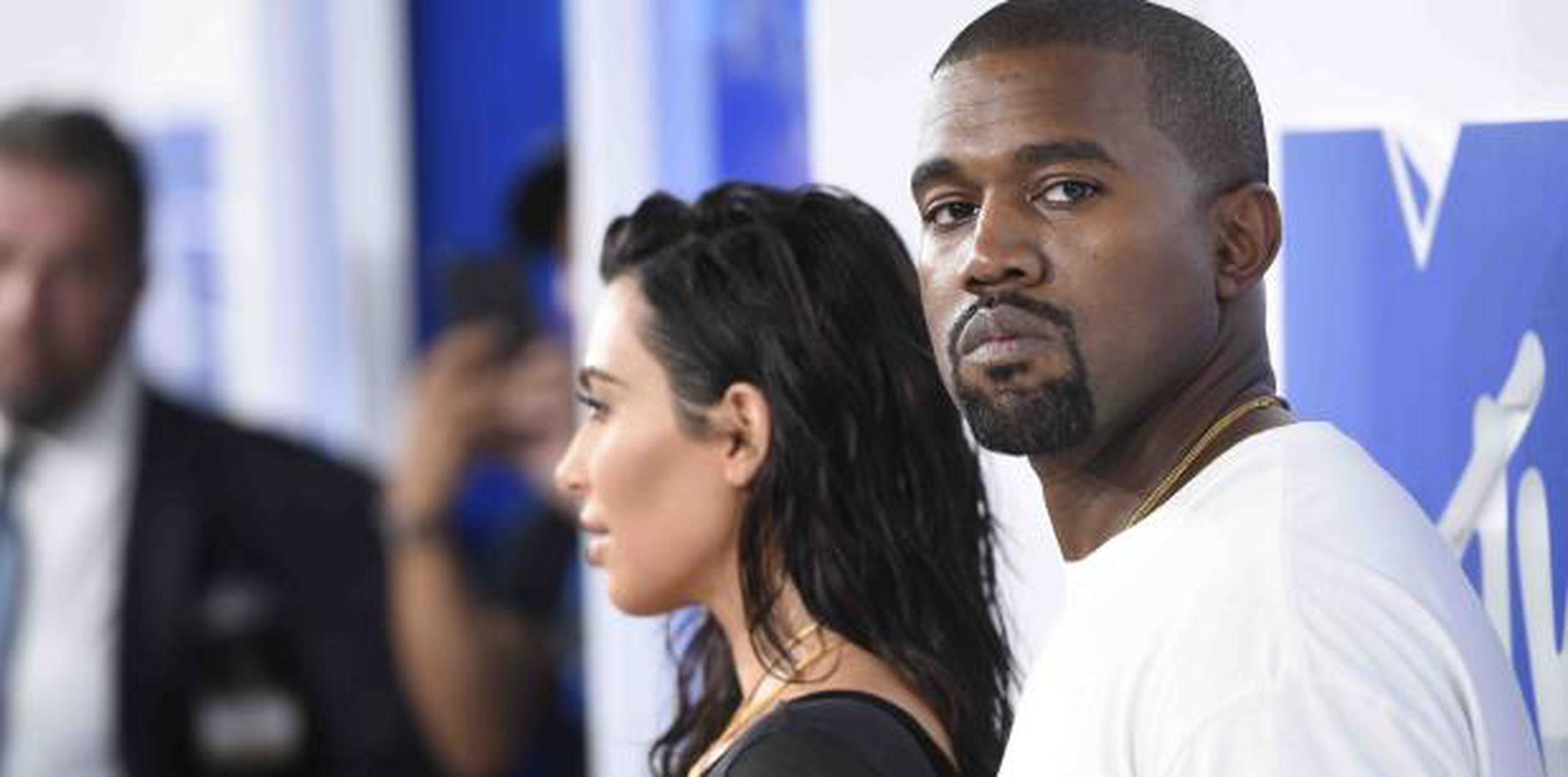 Kanye West y su esposa Kim Kardashian (Archivo)