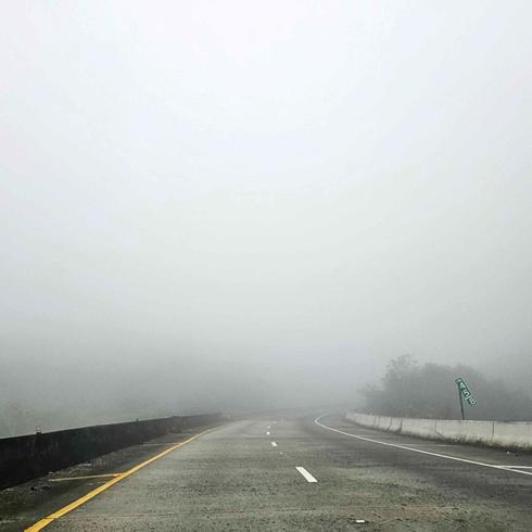 Fuerte neblina afecta visibilidad en la PR-52 en Cayey