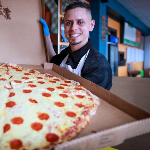 Conoce "La Goliat": pizza gigante en Isabela