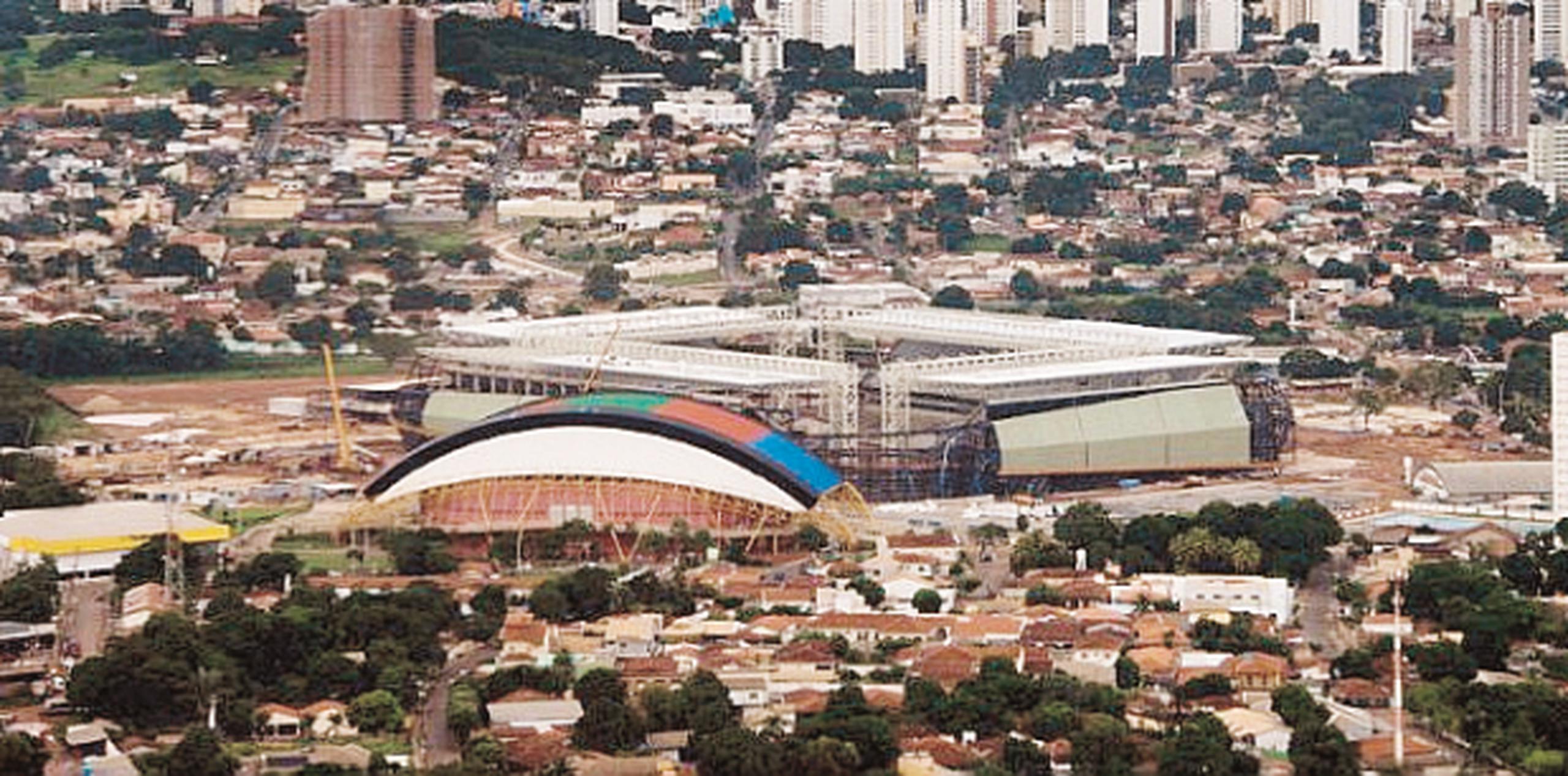 La Arena Pantanal en Cuiabá (durante su construcción) fue clausurada en enero para realizar reparaciones de emergencia debido a fallas crazas de construcción. (Archivo)