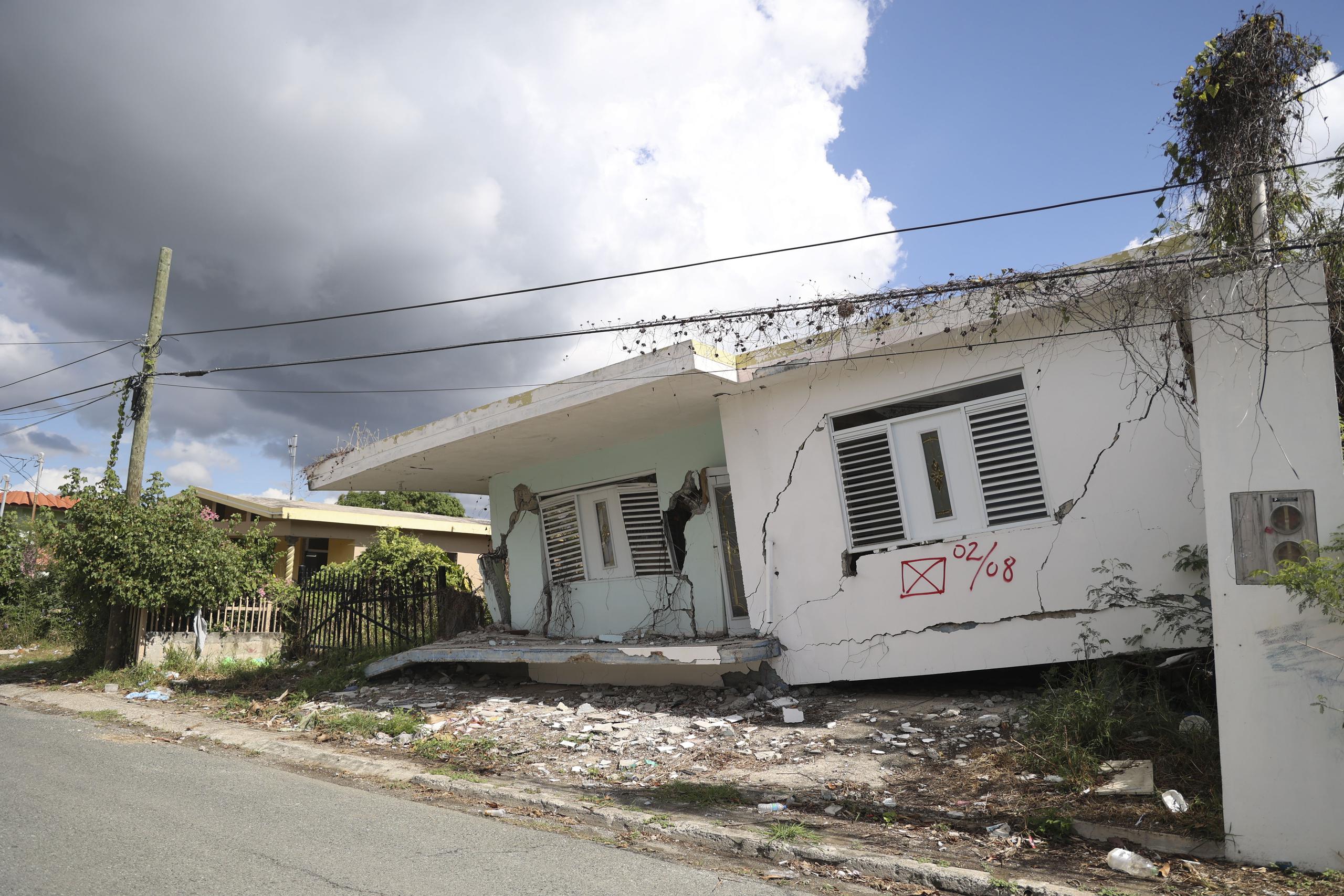 Una de las casas afectadas por el terremoto de enero de 2020 en la barriada La Esperanza, en Guánica. Así luce tres años después.