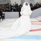 Rihanna se roba el show en la gala del Met