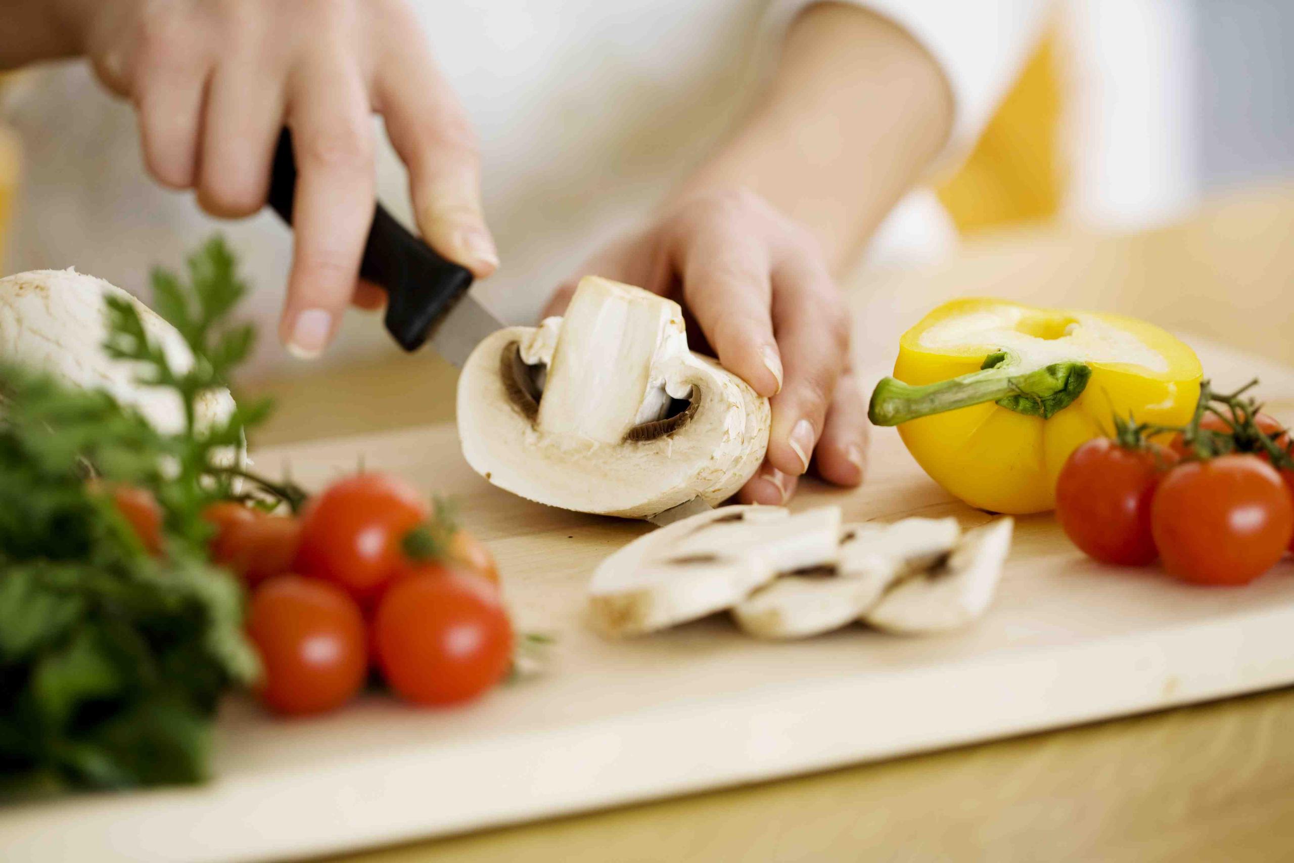 Según la premisa, quien cocina, impregna de su energía a cada plato de comida. (Shutterstock.com)