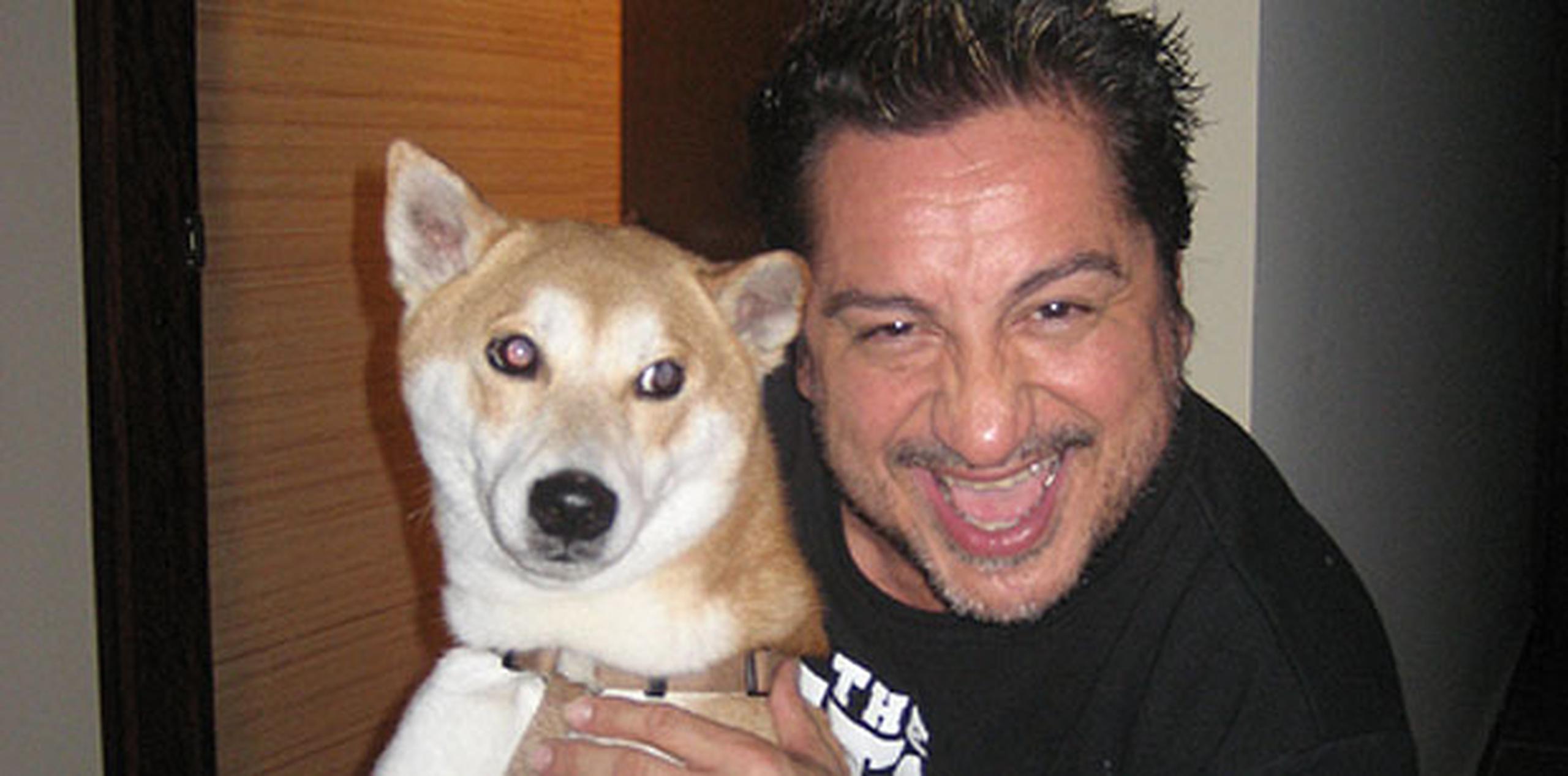 Nanook murió hoy, según confirmó la animadora Deddie Romero, quien adoptó el perro cuando el artista ponceño falleció en febrero del 2014. (Suministrada)