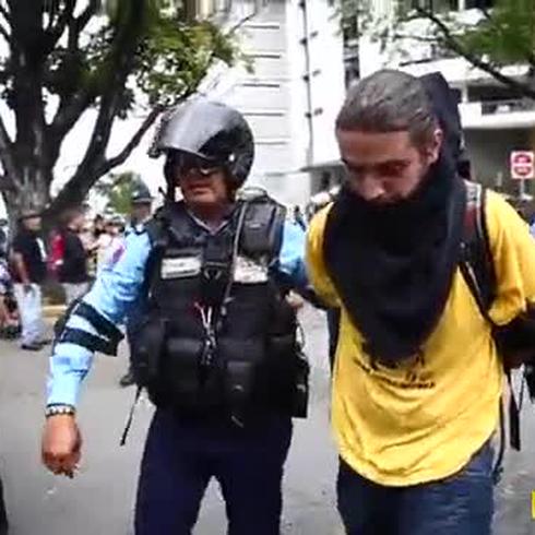 Arresto a manifestante durante el Paro Nacional