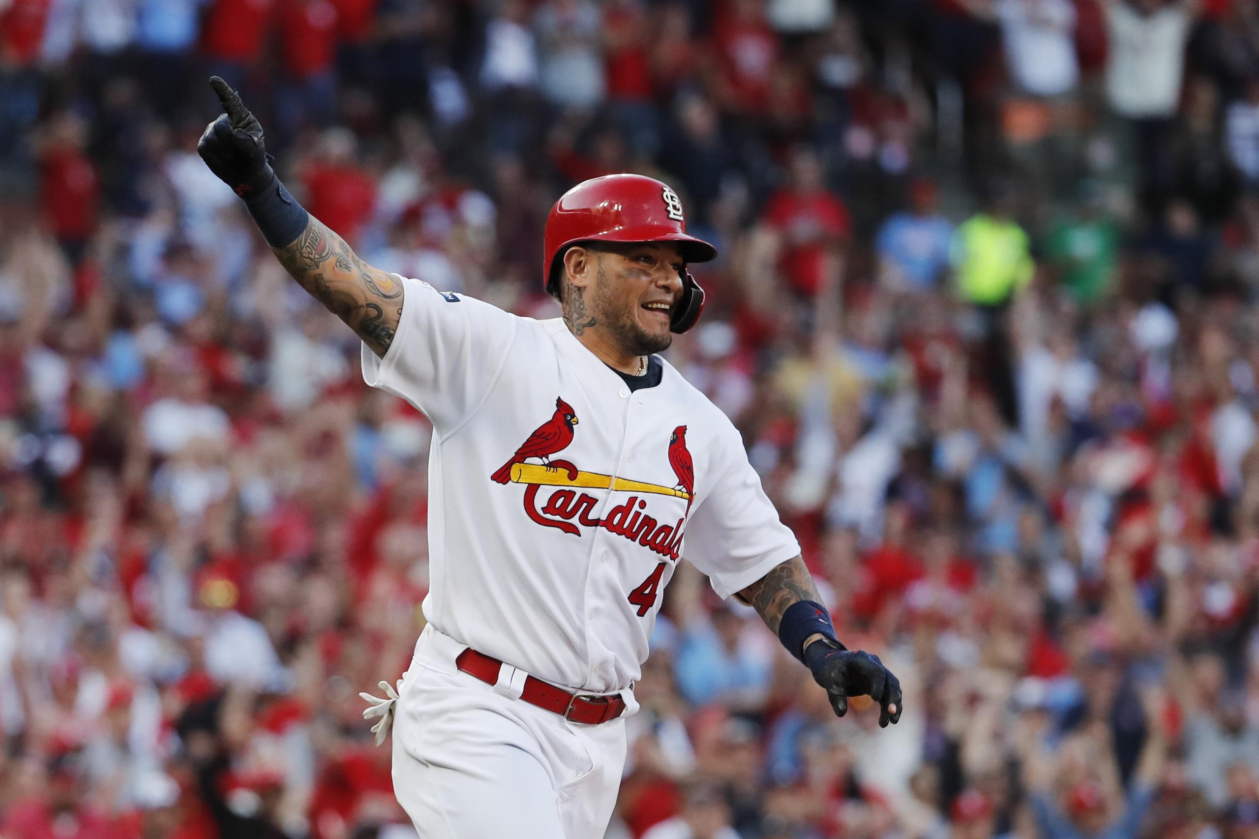 El receptor Yadier Molina dijo estar muy entusiasmado con su entrada al Baloncesto Superior Nacional (BSN) como uno de los propietarios de los Vaqueros de Bayamón, a los que piensa darle un brillante futuro.