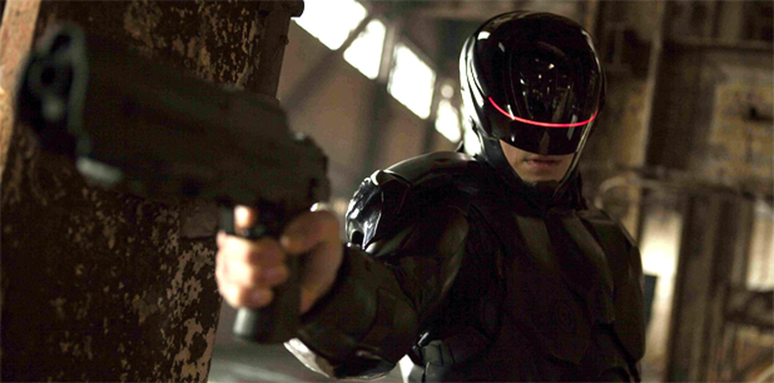 ROBOCOP.- Dirigida por José Padilha. Protagonizada por Joel Kinnaman, Gary Oldman, Michael Keaton, Samuel L. Jackson y Abbie Cornish. Clasificada PG-13. Duración: 118 minutos.