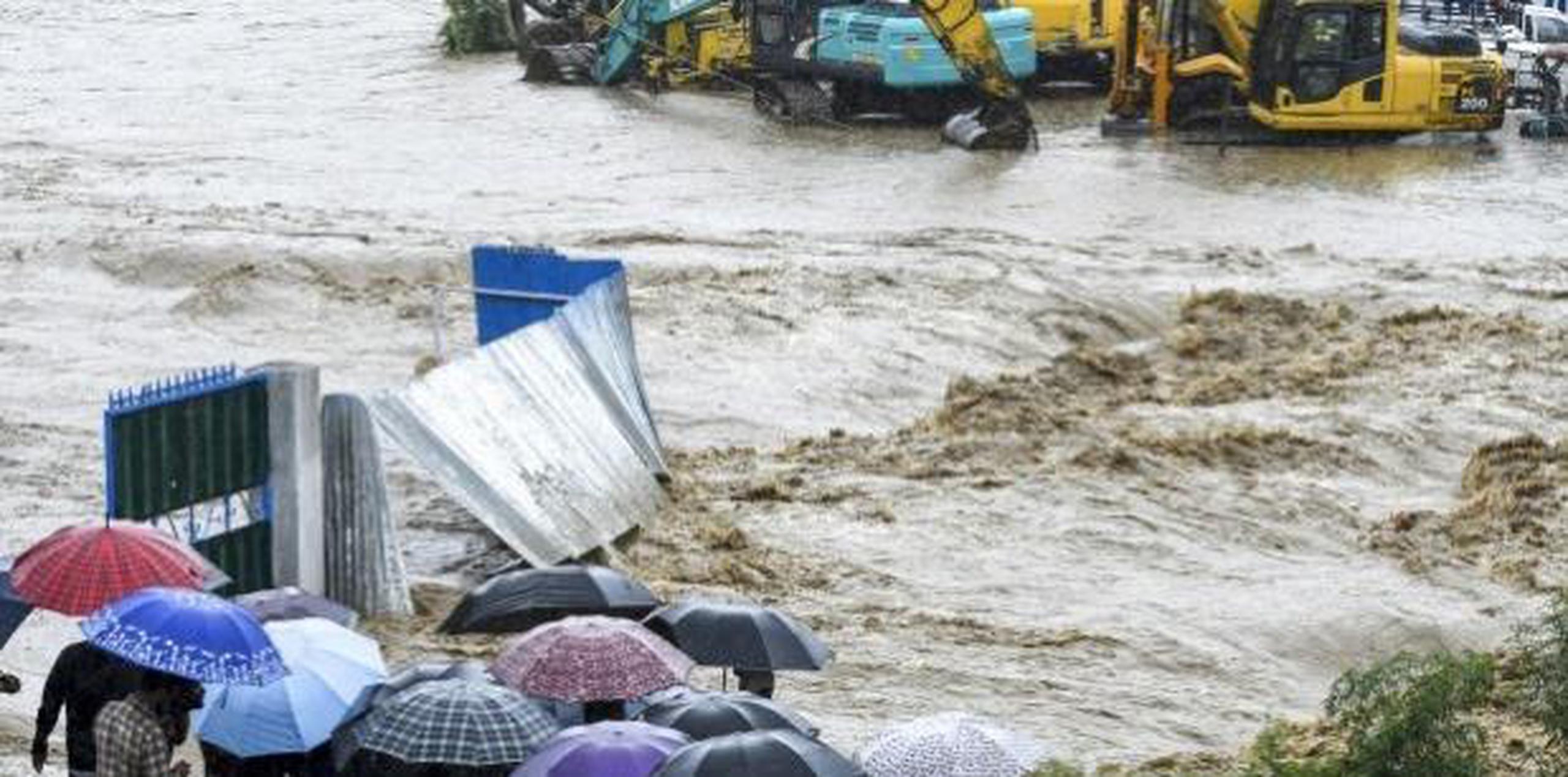En Nepal, murieron al menos 67 personas debido a las inundaciones. (AP)