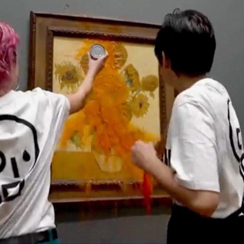 Captado en vídeo: dañan icónica pintura de Vincent van Gogh