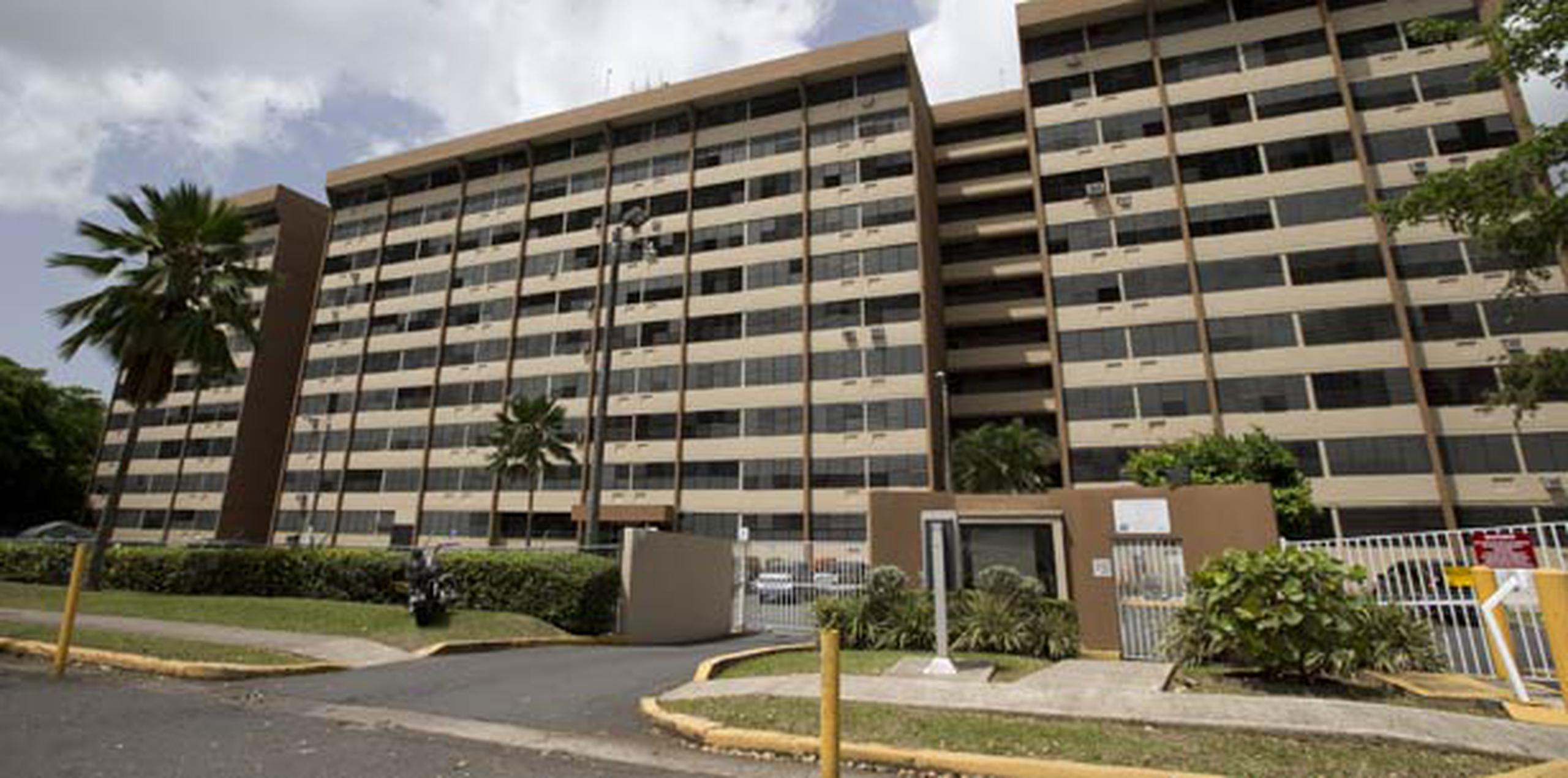 La tragedia ocurrió en un apartamento del condominio Torres de las Cumbres, en San Juan. (tonito.zayas@gfrmedia.com)