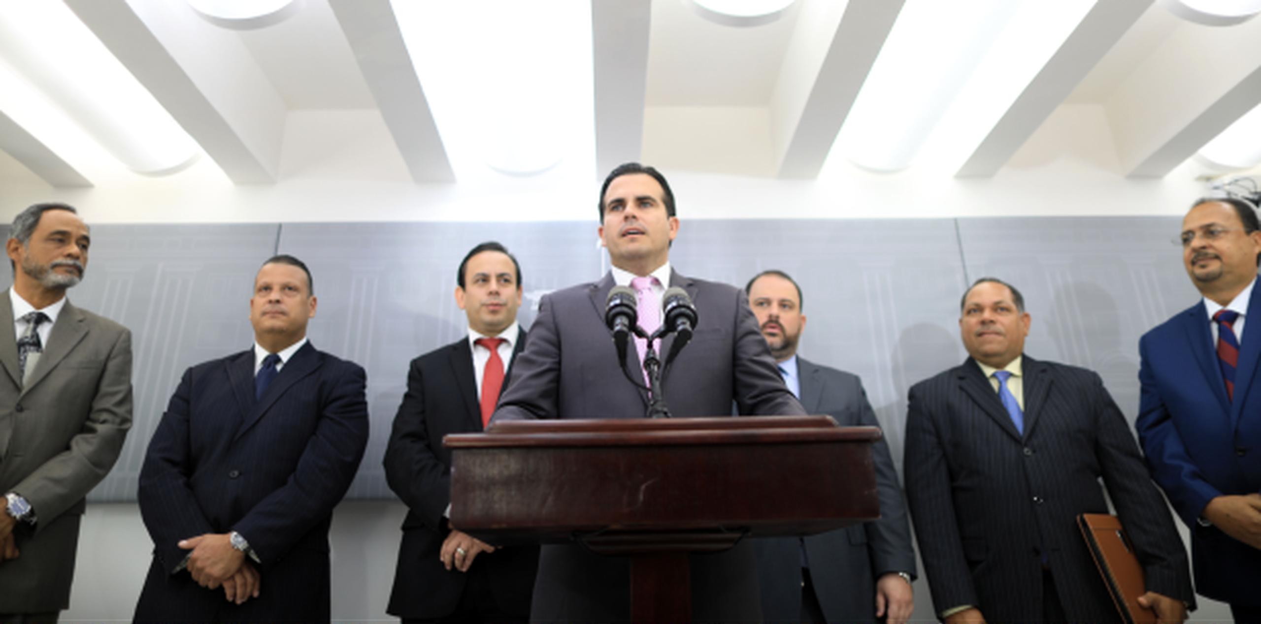 El gobernador Ricardo Rosselló presentó a los cinco nominados en una breve conferencia de prensa. (xavier.araujo@gfrmedia.com)