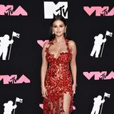 Se vuelven viral los gestos de Selena Gómez en los MTV VMAs