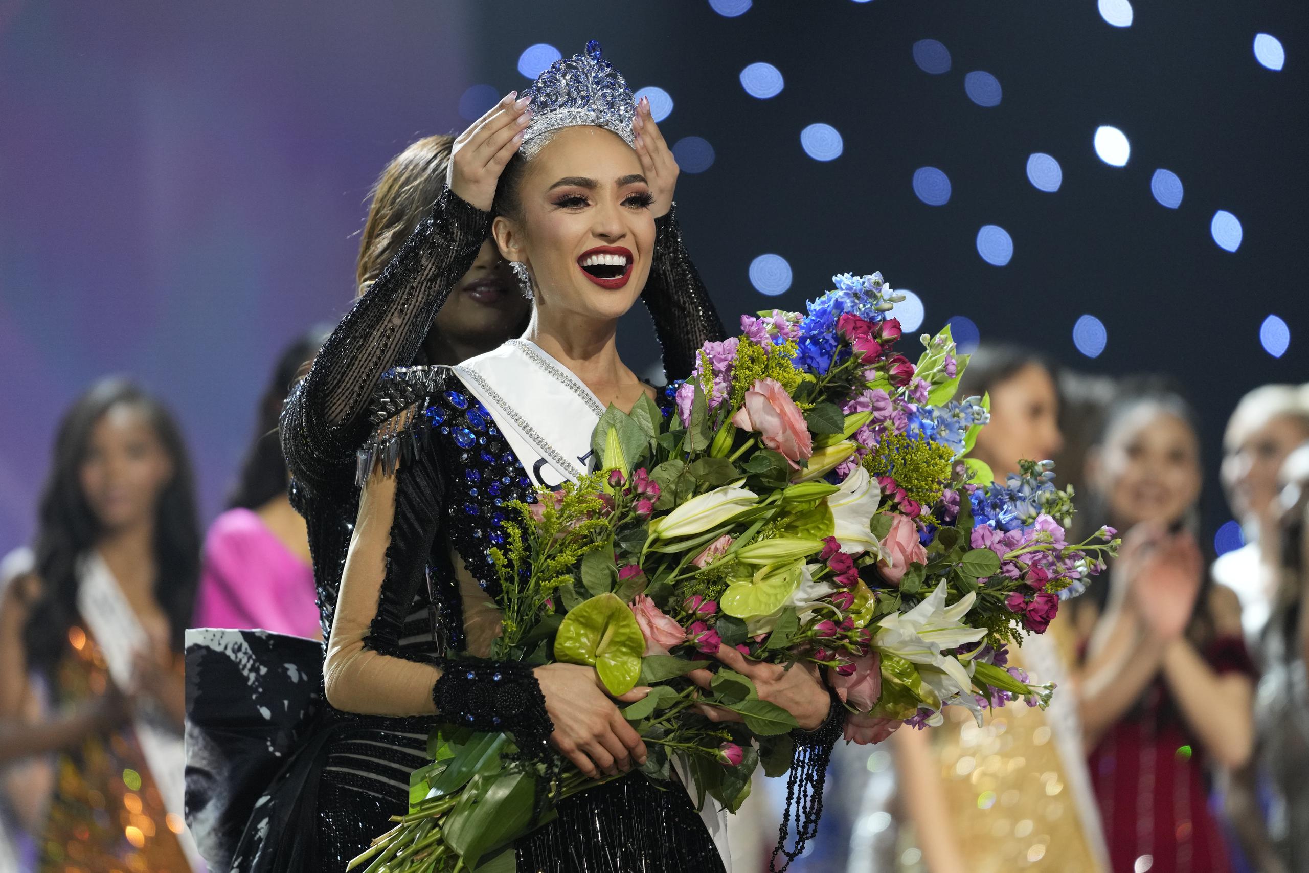 El cambio fue confirmado por la Miss Universe 2022, R'Bonney Gabriel.