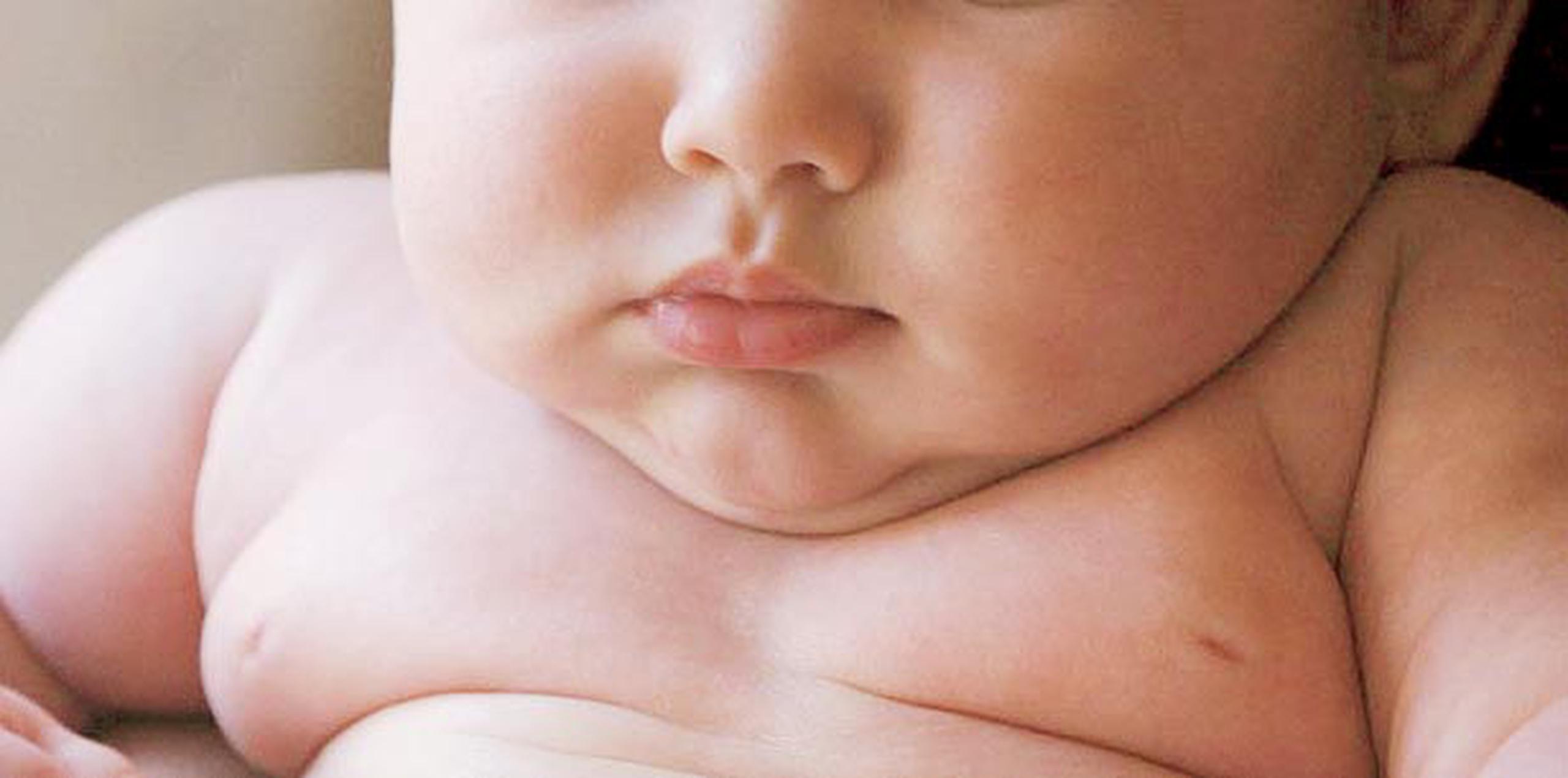 La mayoría de los bebés que tienen vómitos, usualmente son de origen viral y se van a recuperar solos, ofreciéndole hidratación oral. (Archivo)