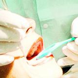 Truenan contra proyecto que busca que dueños de clínicas dentales sean estrictamente dentistas