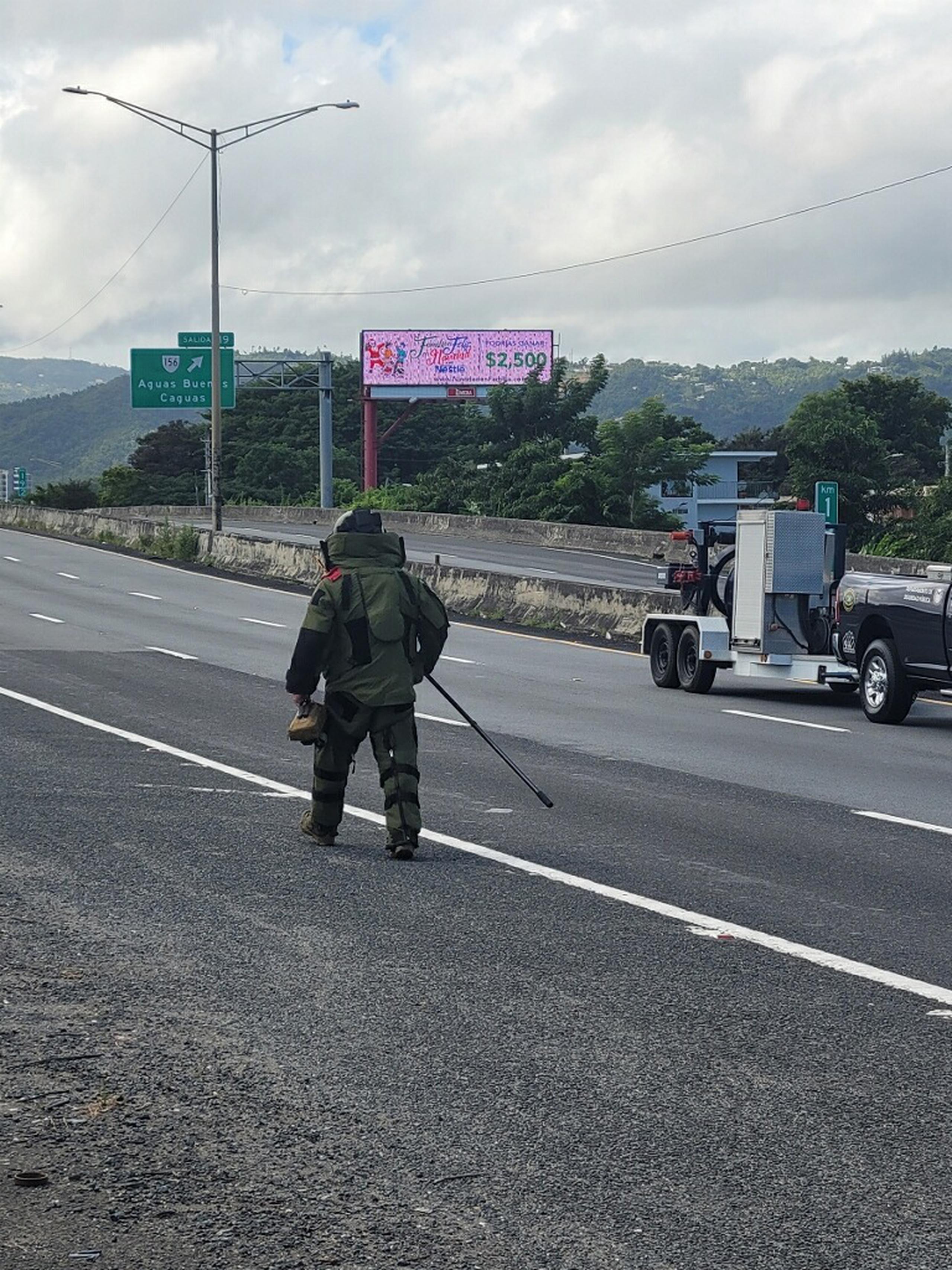 El tránsito se reabrió la autopista Luis A. Ferré tras localizarse una granada en uno de los carriles que conduce de Caguas a San Juan.