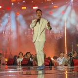 Luis Vázquez canta en homenaje a Gilberto Santa Rosa en los Premios Heat