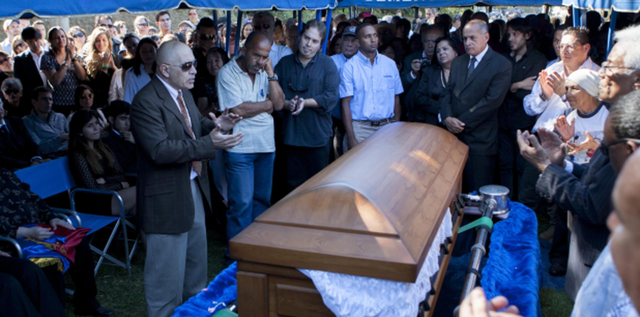 El funeraria de la ex reina de belleza Génesis Carmona fue conucurrida por persoajes del mundo del espectáculo y políticos, como el alcalde metropolitano de Caracas. (EFE)