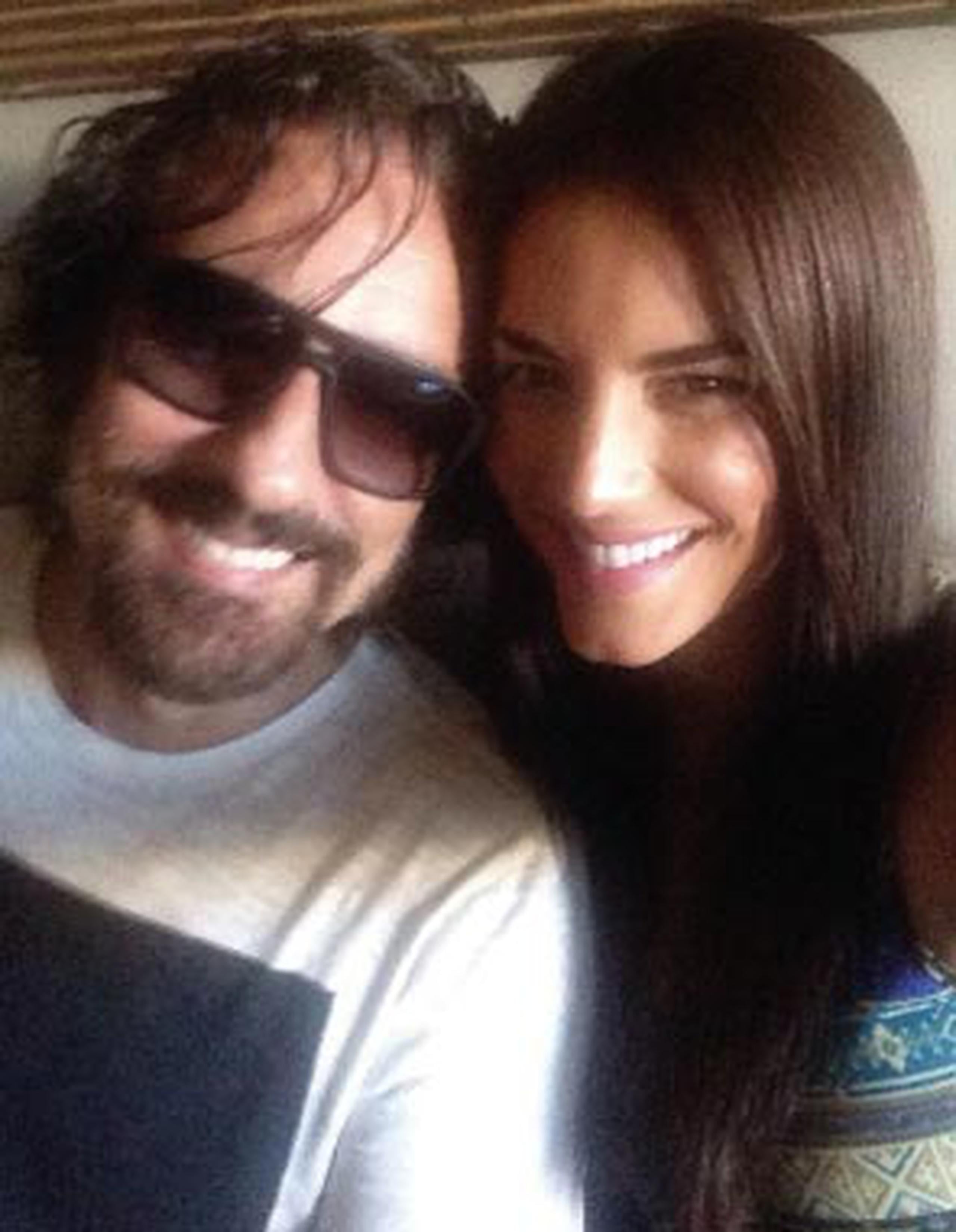 Su amigo Miguel Varoni tuitió una foto de él con su compañera actriz. (Twitter)