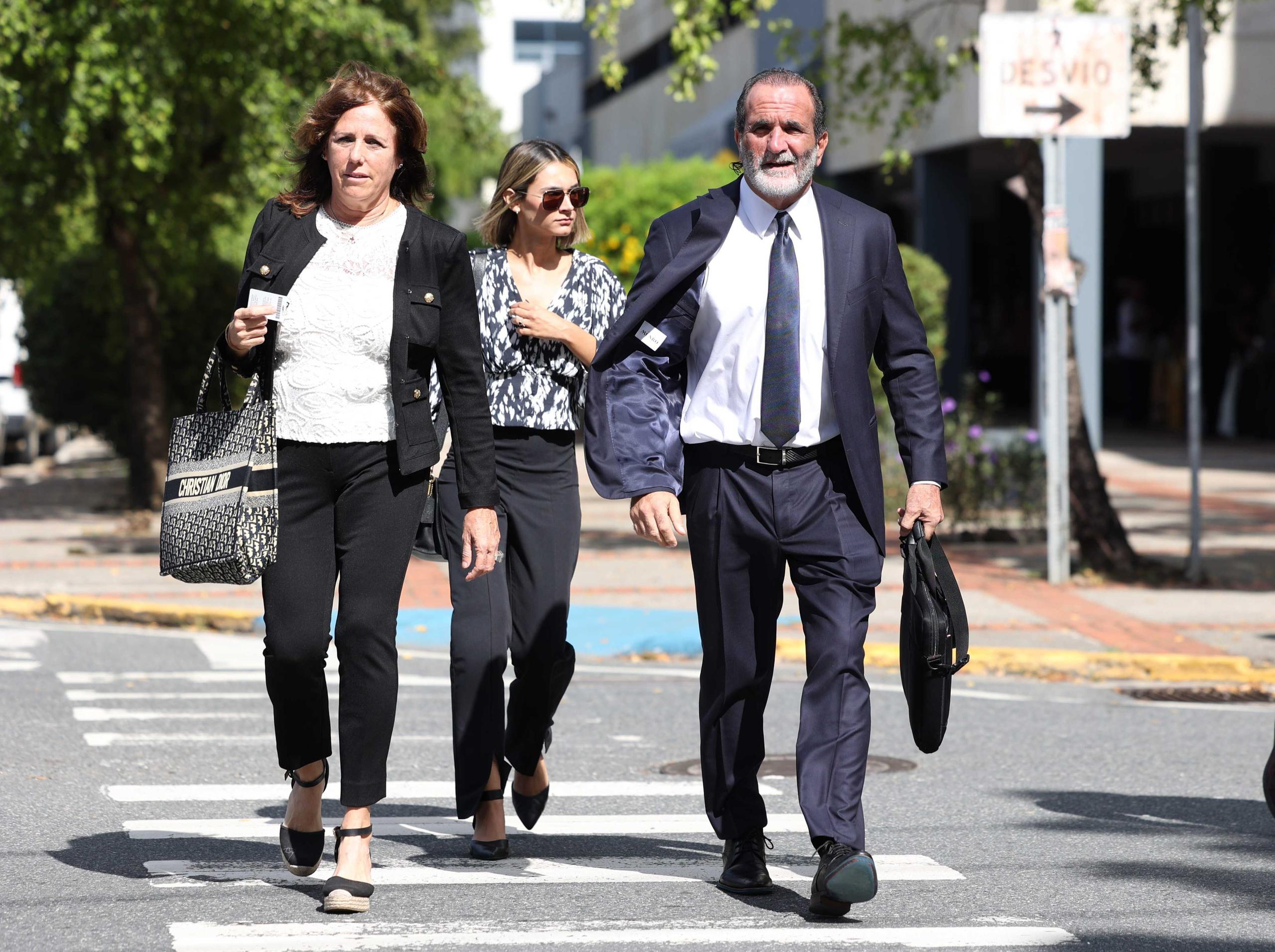 El abogado de la exrepresentante, Francisco Rebollo Casalduc afirmó que los cargos contra el hijo de Charbonier fueron un intento de doblarle las rodillas a sus padres.
