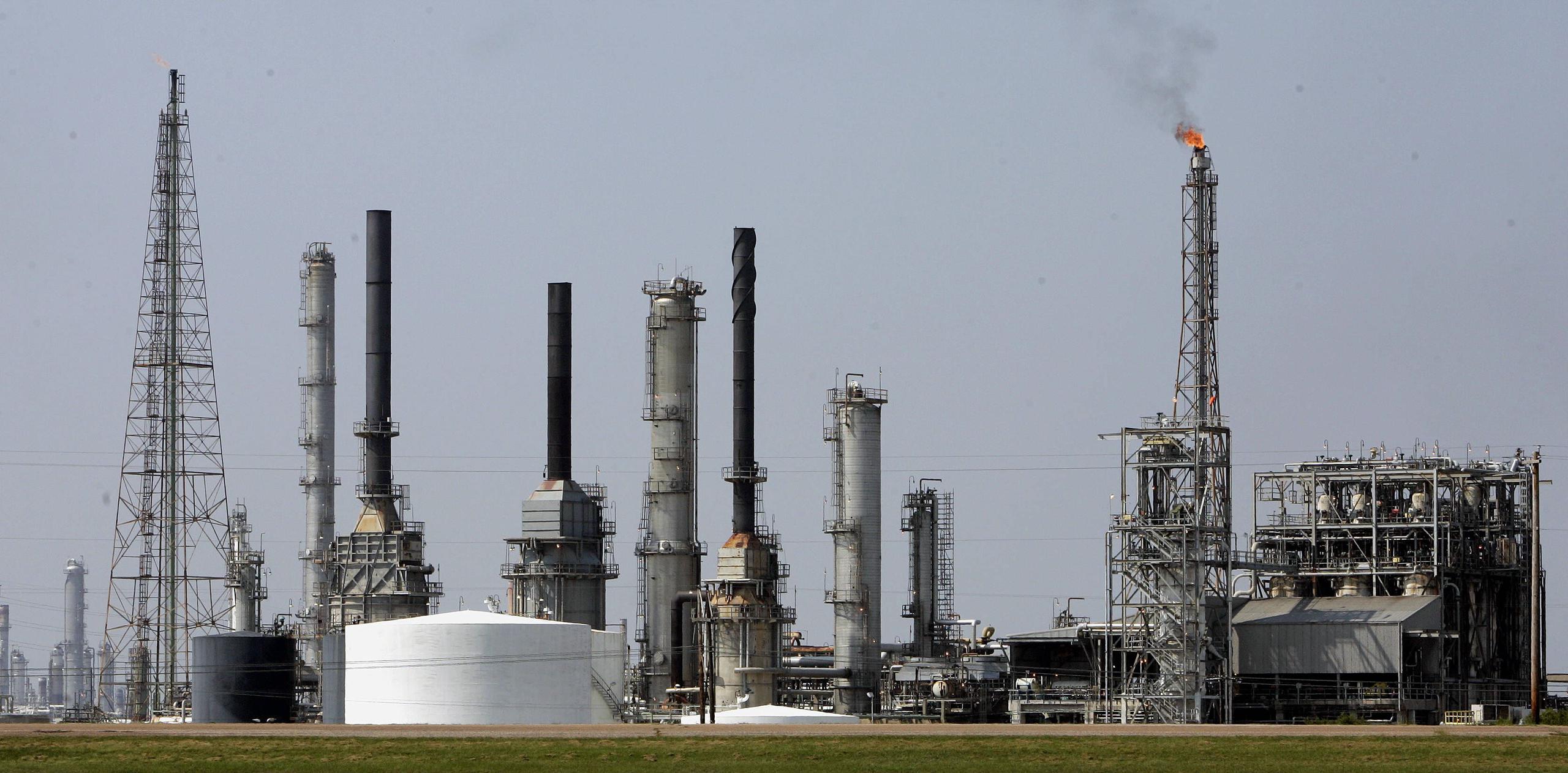 Un tramo de la costa del Golfo de México tiene una de las concentraciones más grandes de refinerías, oleoductos y plantas químicas de EE.UU. (GFR Media)