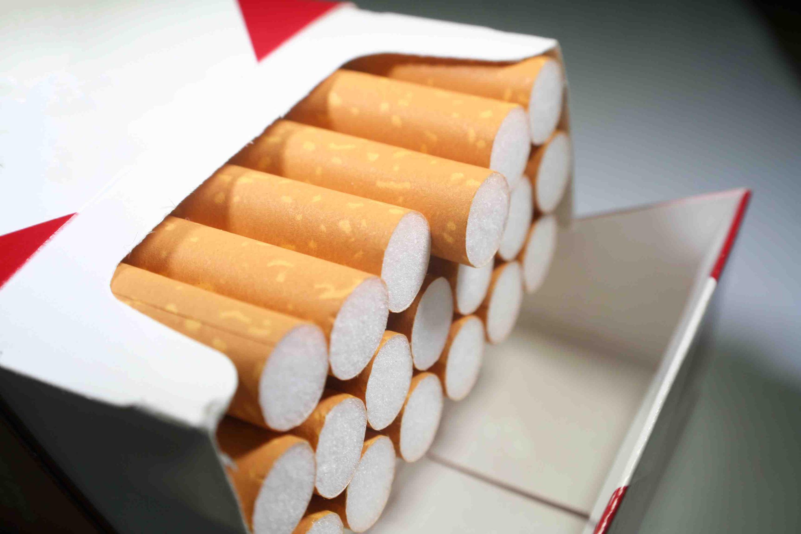La policia dijo que se producían 3,500 cigarrillos por hora. (Shutterstock)