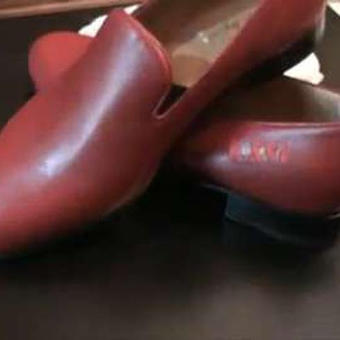 Zapatos rojos donados por Benedicto XVI