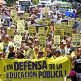 Marchan por la derogación de la Reforma Educativa