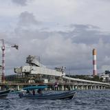 Pescadores bloquean acceso marítimo a mina que desató las protestas en Panamá 