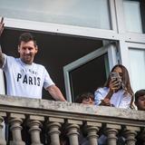 Messi completa la firma con el PSG, un club que dijo tiene una visión que está en perfecta armonía con sus ambiciones