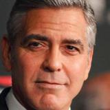 George Clooney da la mano en una finca cafetalera en Puerto Rico