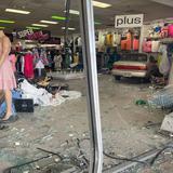 Conductora atropella clienta dentro de una tienda de ropa tras desmayarse