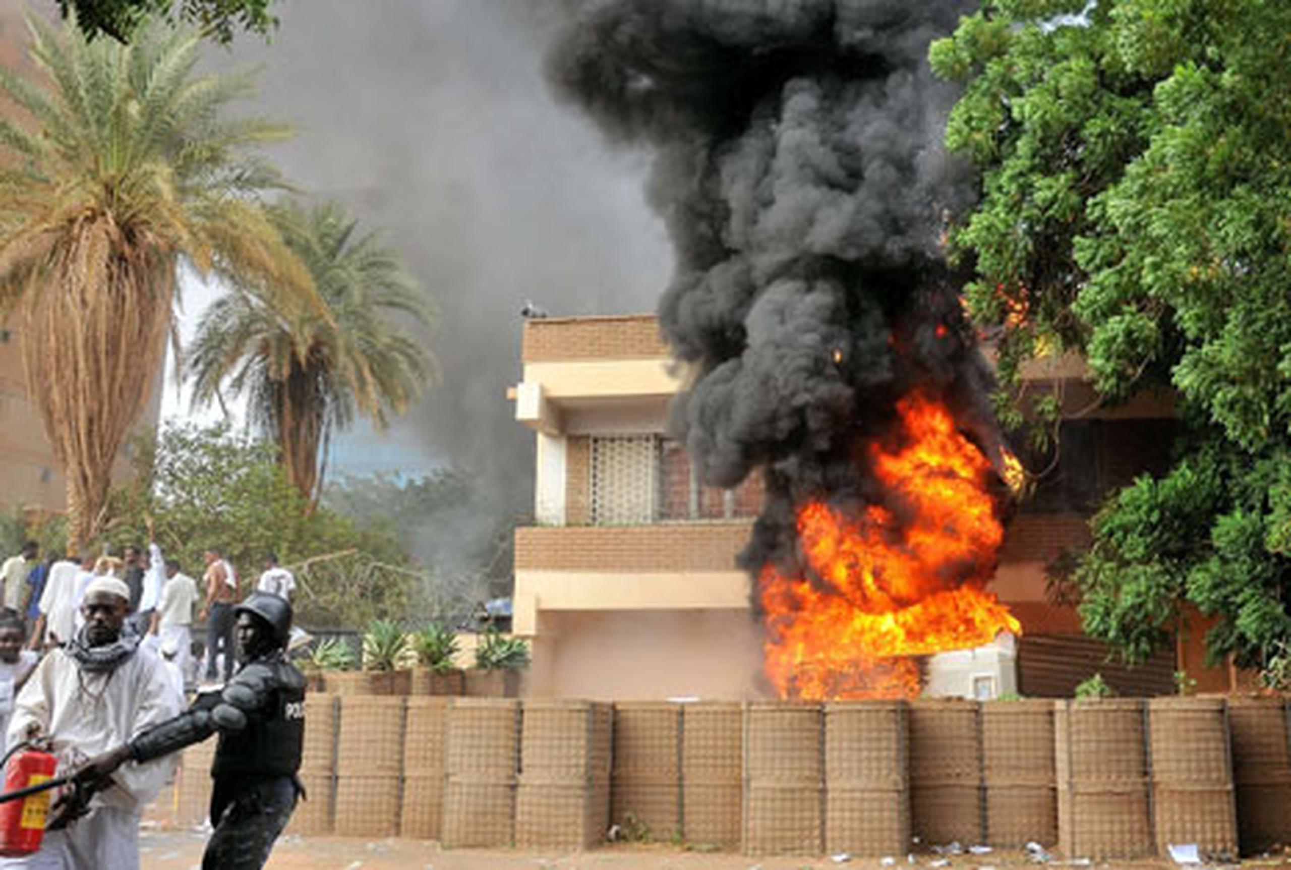 La embajada de Alemania en la capital sudanesa de Jartúm ha sido allanada por manifestantes.(AFP/ Ashraf Shazly)