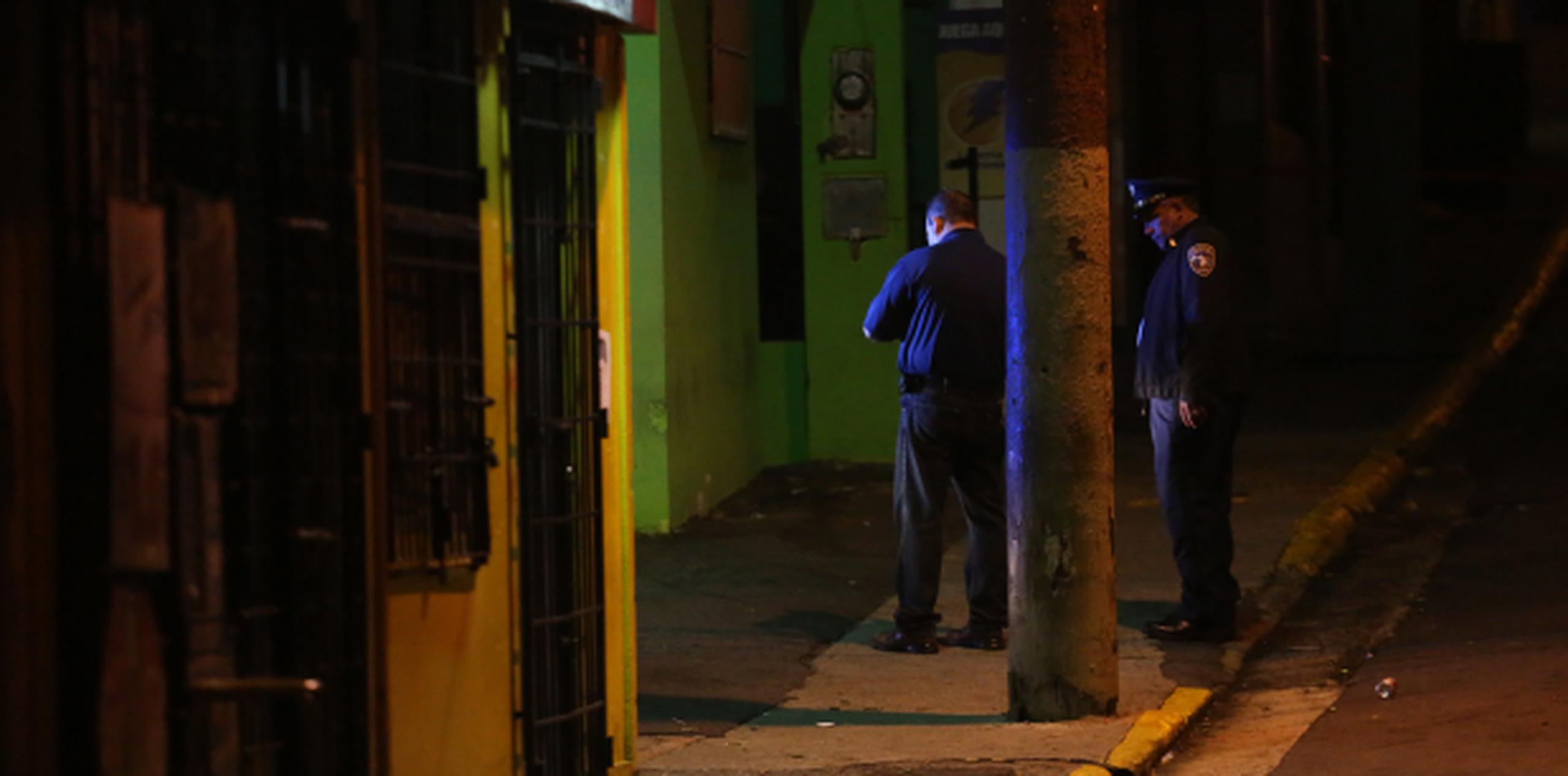 Cuatro personas murieron y seis resultaron heridas de bala en el tiroteo ocurrido en las inmediaciones del negocio Pico Pollo BBQ en la calle Rafael Laza del casco urbano de Aguas Buenas (david.villafane@gfrmedia.com)