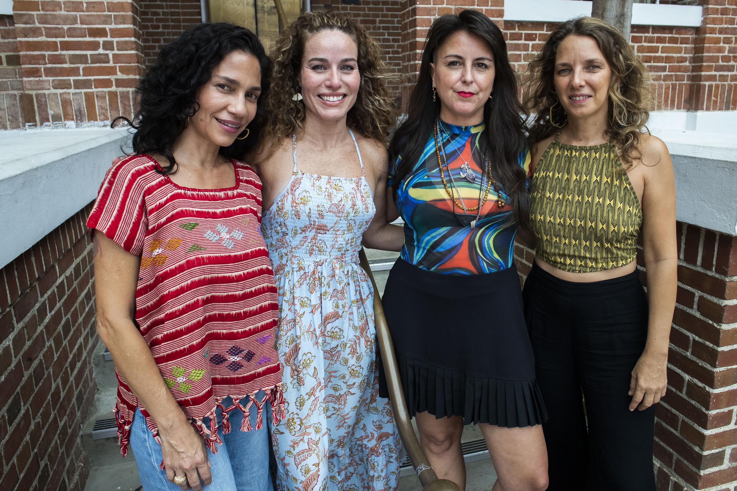La productora Tristana Robles, la actriz Isel Rodríguez, la directora Glorimar Marrero y la sonidista y también productora Maite Rivera encabezan el equipo en el que, de forma orgánica, son más las mujeres.