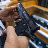 Polémico proyecto de ley para portar armas sin permiso avanza en Florida