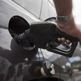 Líder de gasolineros pide estudio económico antes de regular venta de combustible