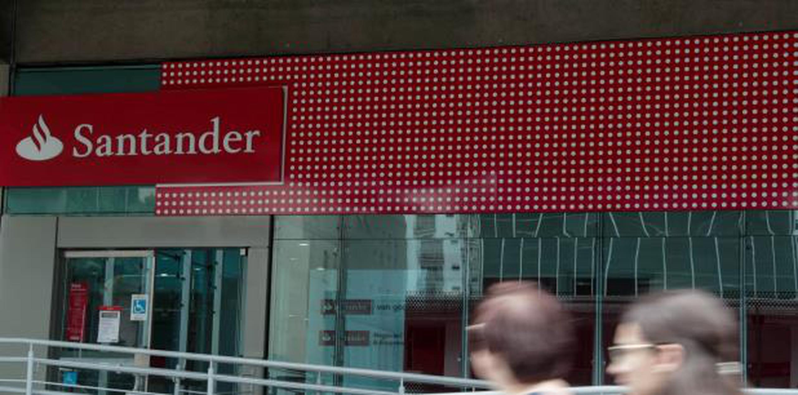 Santander es el cuarto banco más grande de Puerto Rico, con 27 sucursales y 1,000 empleados. (EFE / Fernando Bizerra Jr.)