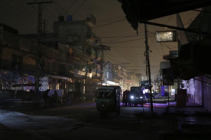 Residentes de centros urbanos como Karachi, Lahore, Islamabad y Multan fueron los primeros en alertar del apagón en medios sociales.
