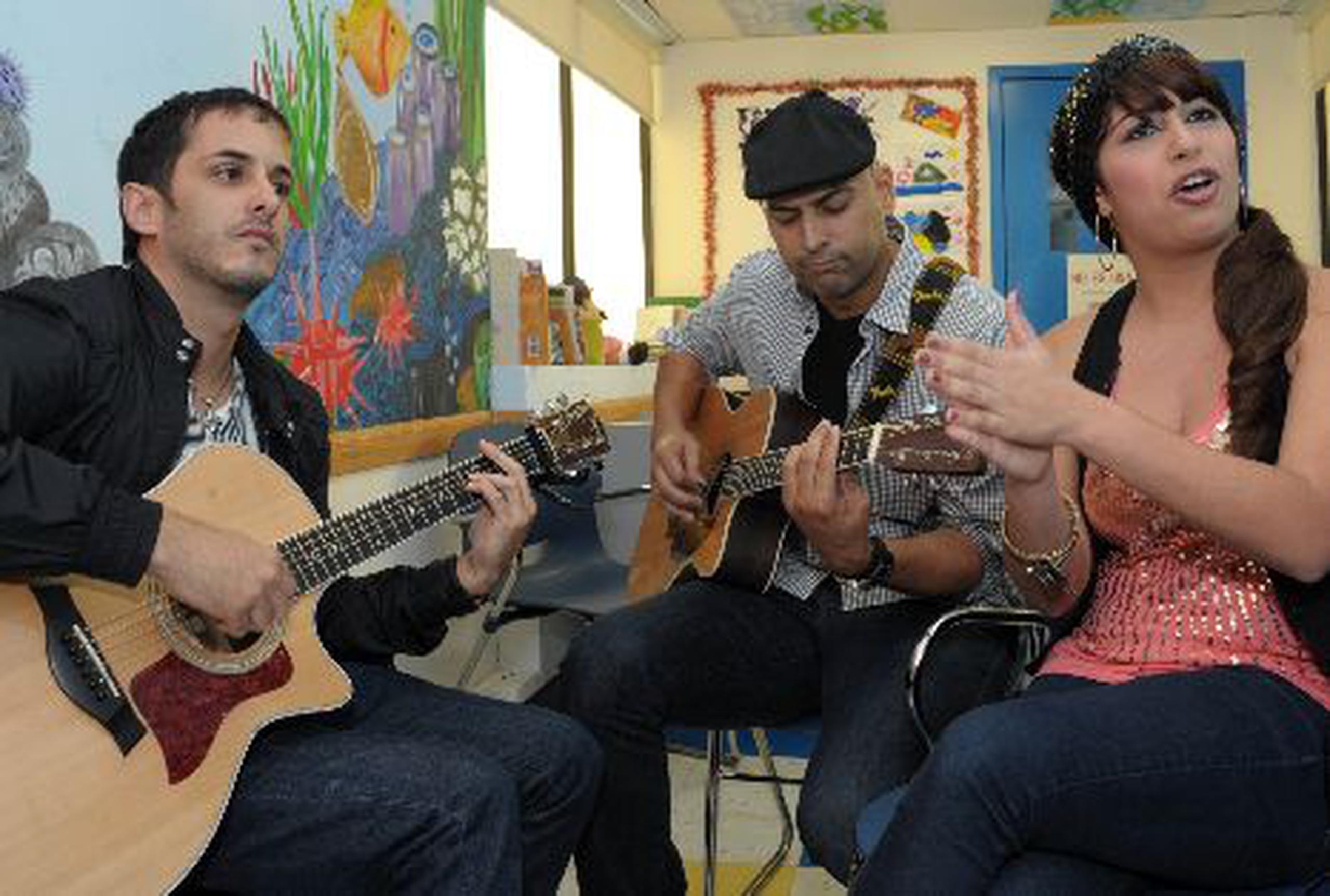 Pipo Torres, Richie Dalmau y Yela Cintrón llevaron su música a los pacientes del  Hospital de Niños San Jorge en Santurce. &nbsp;<font color="yellow">(jose.rodriguez@gfrmedia.com)</font>