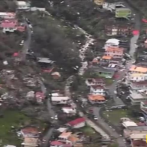 Vista áerea de la devastación de María por Dominica