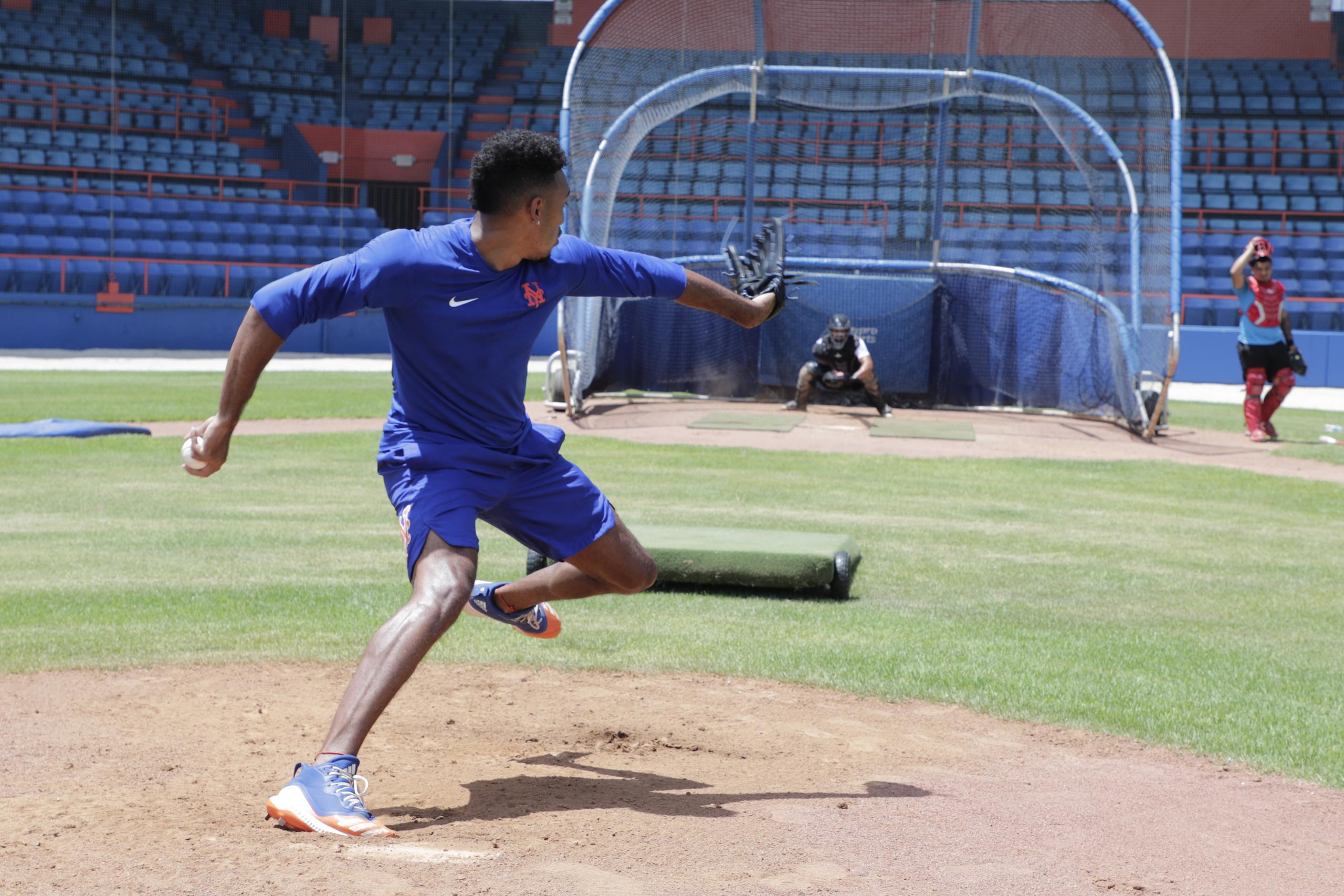 Edwin Díaz realizó el jueves en Fajardo su última práctica en Puerto Rico antes de partir hacia Nueva York para reincorporarse a los entrenamientos de los Mets.
