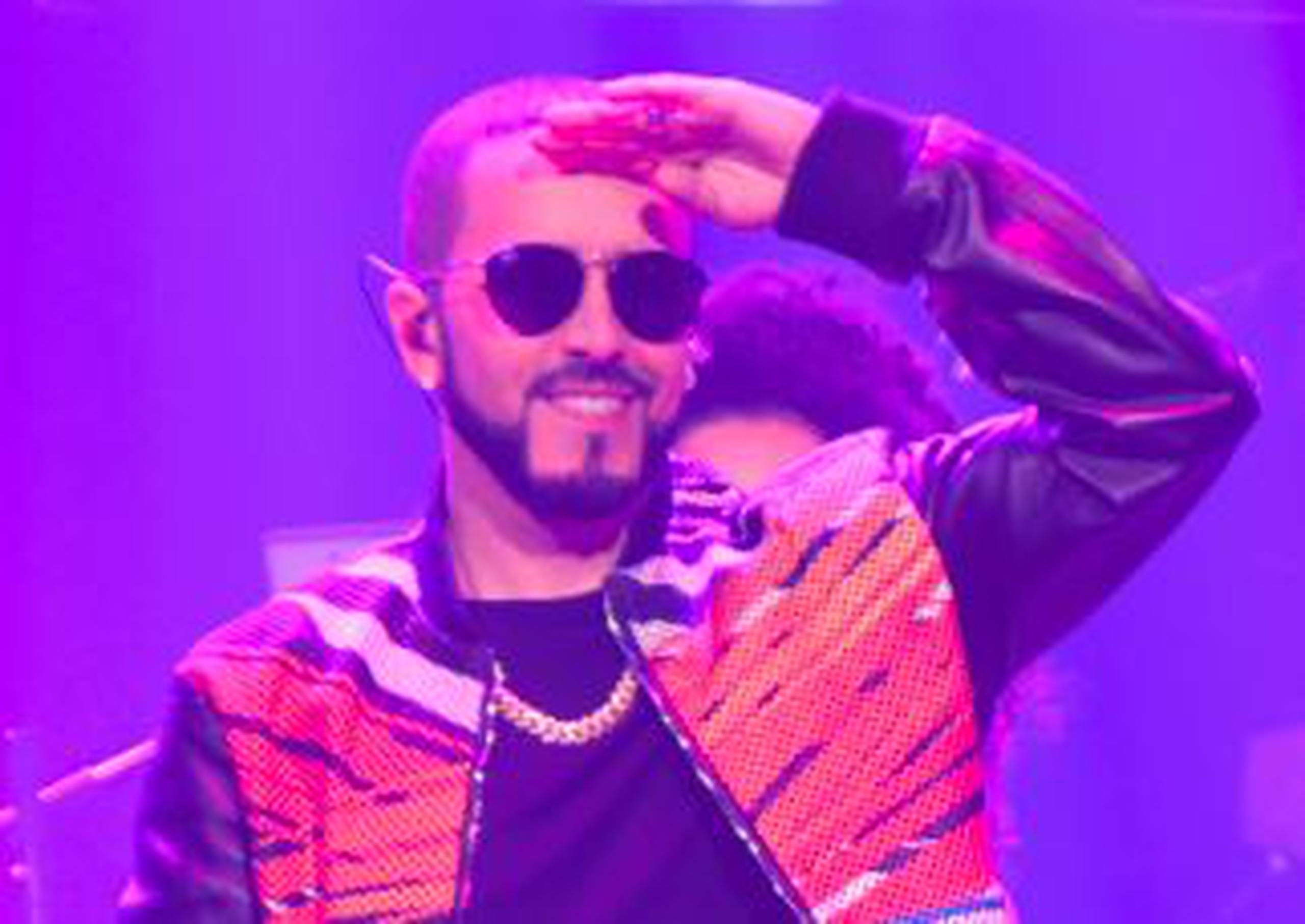 El boricua Yandel aporta el "flow" latino a la canción.