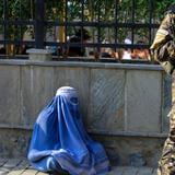 Afganistán se hunde en el autoritarismo tras un año de poder talibán 